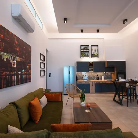 Moulin Rouge Ermúpoli