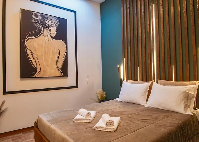 Moulin Rouge Ermúpoli