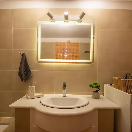 Moulin Rouge Daire Ermoupoli